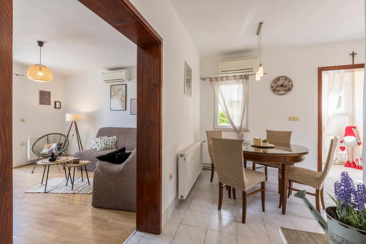 Citrus Accommodation Каштела Екстер'єр фото
